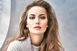 Fahriye-Evcen-Actress